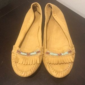 Tan moccasins with beading sz11